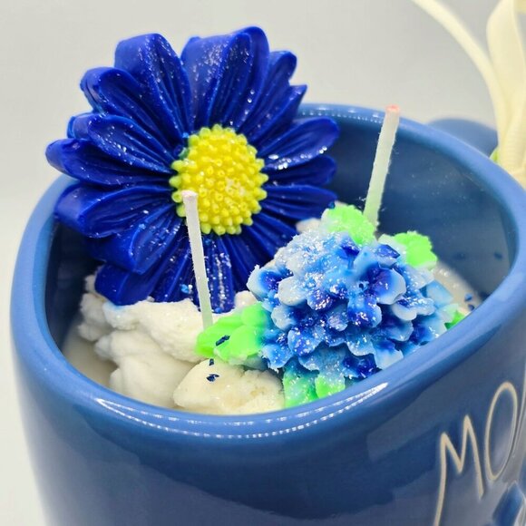 Rae Dunn ✦ MOM Blue Ceramic Mug Candle ✦ Rosemary Lavender Chamomile 16oz NWT - Picture 6 of 10